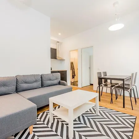 Cosy Near The Beach Apartament Parnawa